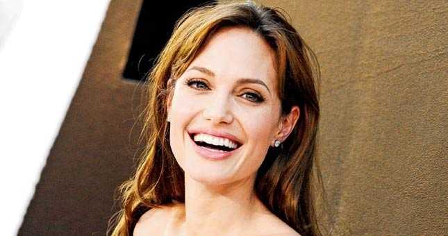 Angelina Jolie - 100 Fascinating Facts & Stories by mbfrw Angelina Jolie - 100 Fascinating Facts & Stories by mbfrw