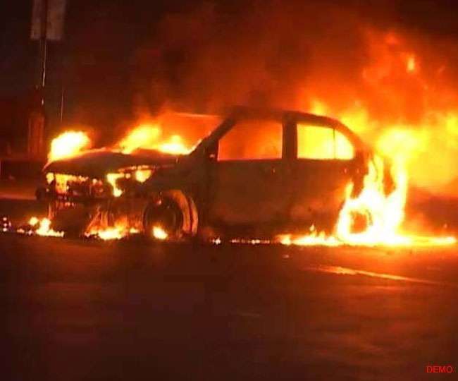 Two persons charred to death in car after caught fire in Delhi
