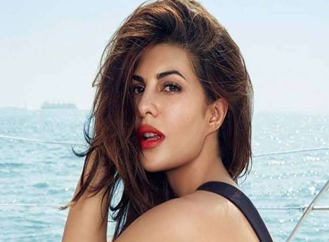 Jacqueline Fernandez shares her hair secret with fans when they questions  her on social media - Jacqueline Fernandez से एक फैन ने पूछ लिया खूबसूरत  बालों का राज, मिला ये जवाब