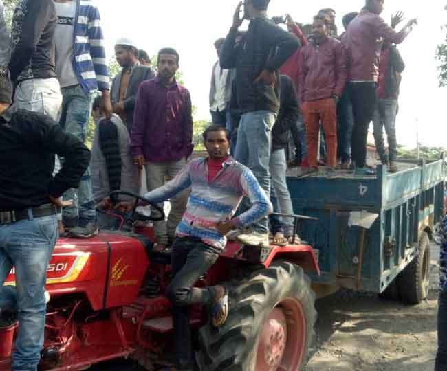 ट्रैक्टर ट्रॉली से कुचलकर 10वीं की छात्रा की मौत, लोगों ने किया हंगामा