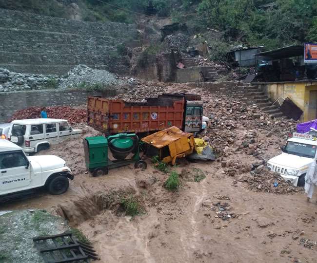 Heavy rain fall at uttarakhand