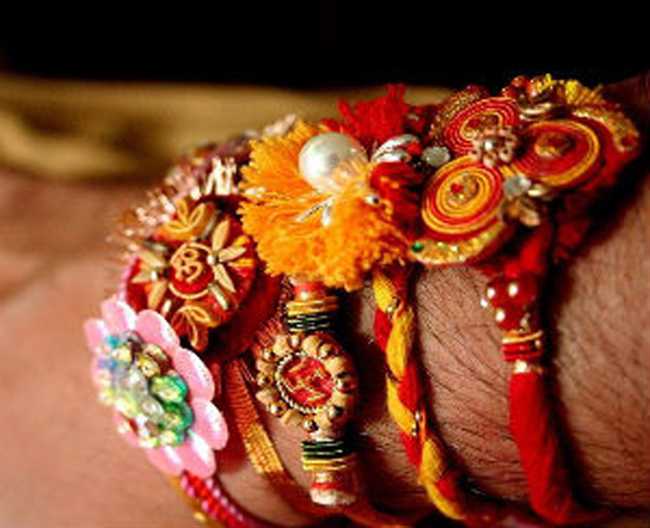 With These Mantras Tied A Rakhi On Raksha Bandhan Brothers
