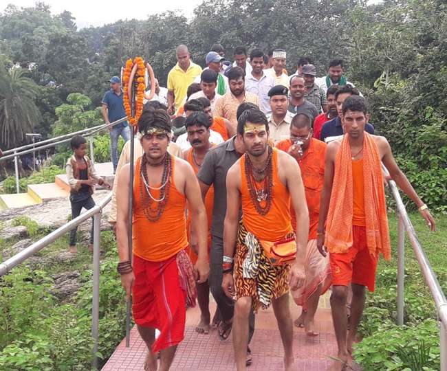 à¤­à¤—à¤µà¤¾à¤¨ à¤¶à¤¿à¤µ à¤•à¤¾ à¤°à¥‚à¤ª à¤§à¤¾à¤°à¤£ à¤•à¤° à¤˜à¥‚à¤® à¤°à¤¹à¥‡ à¤¤à¥‡à¤œà¤ªà¥à¤°à¤¤à¤¾à¤ª, BJP-RSS à¤ªà¤° à¤¬à¥‹à¤²à¤¾ à¤¹à¤®à¤²à¤¾