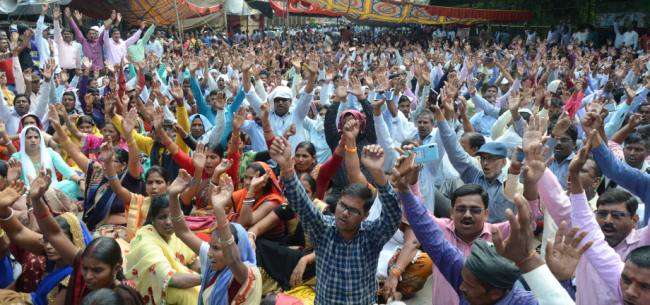 jharkhand government in action mode on protest by para teachers