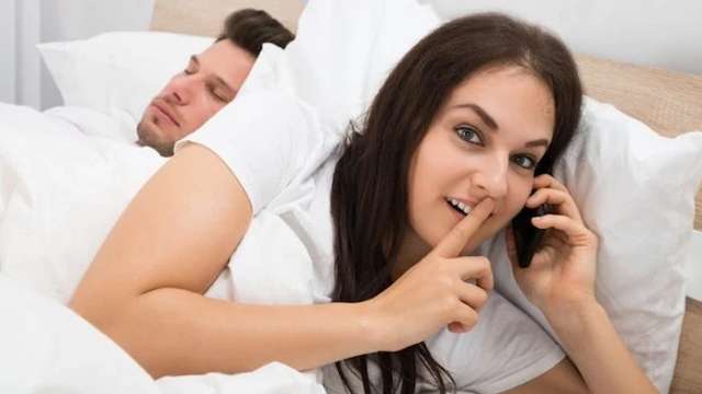 How to check girlfriends whatsapp messages