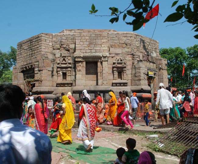 मां मुंडेश्वरी धामः औरंगजेब नहीं तुड़वा सका था यह मंदिर, रक्तहीन बलि  विशेषता - Aurangjeb failed to demolish Mundeshwari mandir of Kaimur