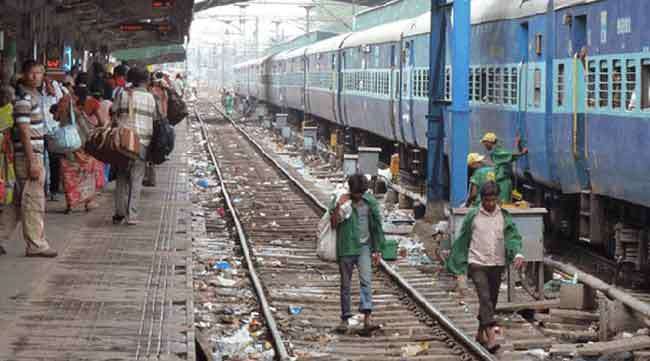ट्रेन से कट कर युवक की मौत, अवरोध से ट्रेनों की आवाजाही बाधित