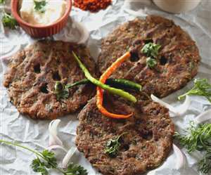 Navratri 2020: व्रत में हर दिन बनाएं कुछ नया, तो आज जानेंगे 'थालीपीठ' रेसिपी