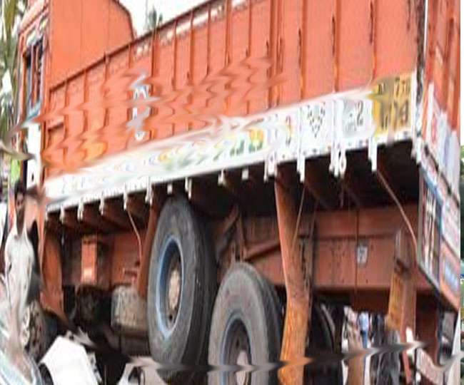 गुरुग्राम में ट्रक ने कार व बाइक को मारी टक्कर, 5 लोगों की मौत - ncr five people dies in road accident in Haryana