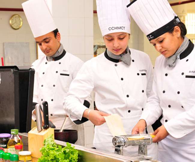 होटल मैनेजमेंट में करियर बनाना है तो हो जाइए तैयार - Make a career in hotel  management