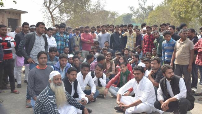 महिला की हत्या से आक्रोशित लोगों ने लगाया जाम