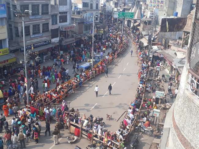 काशी में उमड़ा प्रयागराज कुंभ का पलट प्रवाह, शहर से लेकर घाट तक जाम का झाम