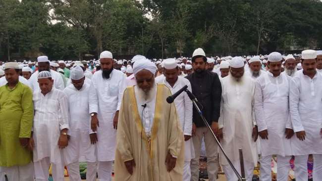 Eid 2019 Celebration of Eid ul Fitr starts as Chand Raat comes Know what to  do and timings of Namaz in Bhagalpur - ईद की नमाज अदा कर मांगी अमन चैन की