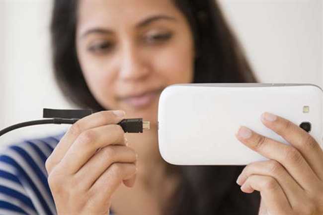 how to charge mobile without charger