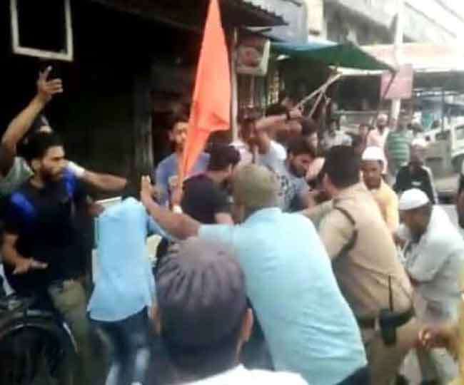 जुलूस को लेकर दो संप्रदायों में टकराव, पुलिस ने किया लाठीचार्ज Dehradun News