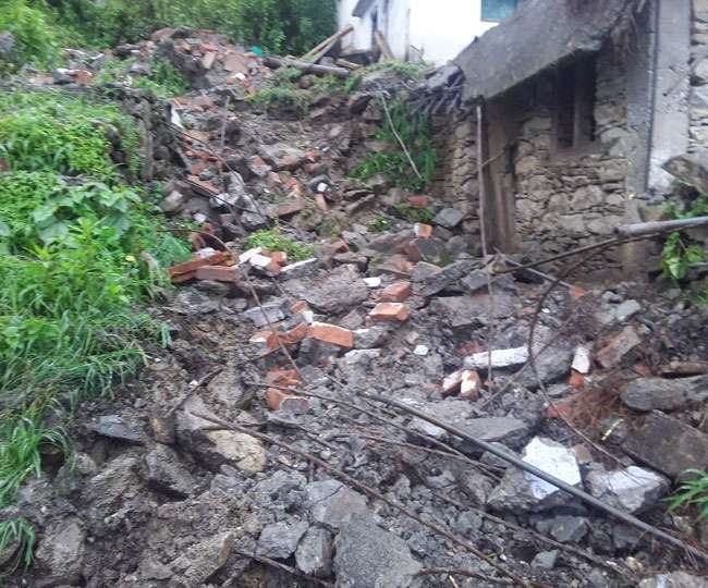à¤à¤®à¥à¤²à¥ à¤®à¥à¤ à¤¬à¤¾à¤¦à¤² à¤«à¤à¤¾, à¤à¤ à¤¹à¥ à¤ªà¤°à¤¿à¤µà¤¾à¤° à¤à¥ à¤à¤¾à¤° à¤²à¥à¤ à¤à¤¾à¤¯à¤²