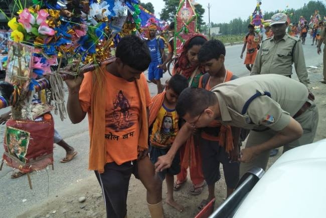 अब मरहम पट्टी के साथ हर चौराहे पर पुलिस