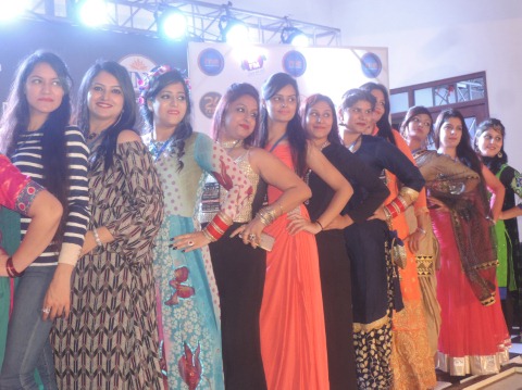 Image result for MERATH MAIN FASHION KA JALWA