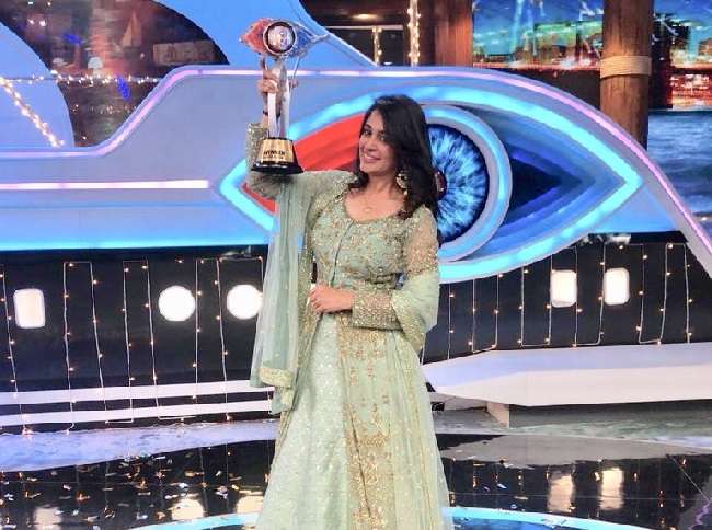 Bigg Boss 12 winner Dipika Kakar threatens of acid attack on social media