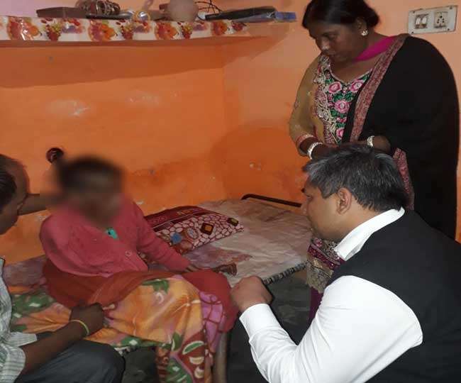बेटों ने मां पर किया दिल दहला देने वाला अत्याचार, पर पुलिस को शिकायत की दरकार