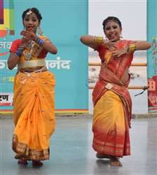 काशी आनंद- कलाकारों ने बिखेरी बंगला लोक संस्कृति की रस धार