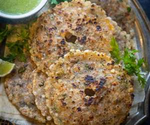 Sawan Somvar Vrat food recipe: खिचड़ी नहीं इस बार साबूदाने से तैयार करें टेस्टी थालीपीठ