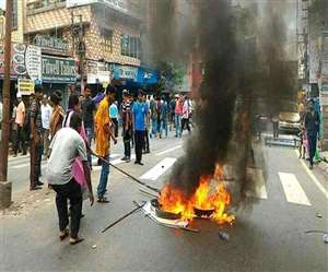 बंगाल में नहीं थम रही हिंसा, पंचायत चुनाव के नामांकन के दौरान कई जिलों में संघर्ष