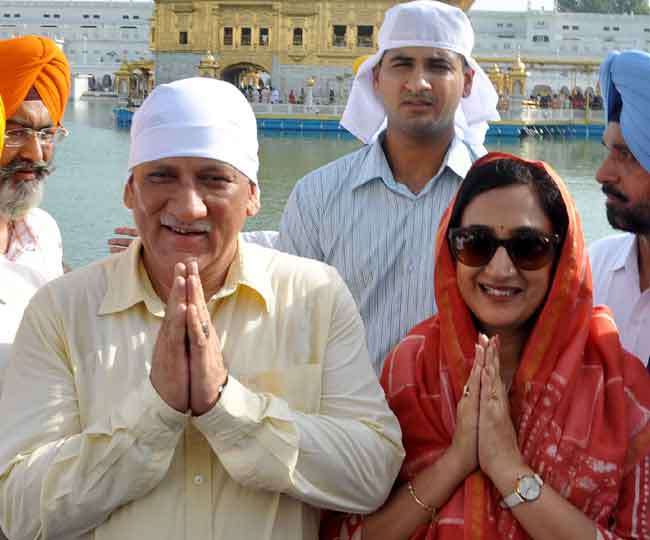 Army Chief General Bipin Rawat visits Golden temple in Amritsar