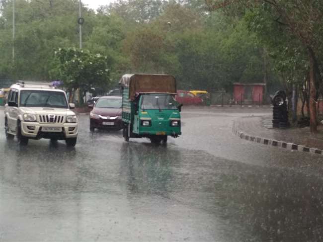मौसम विभाग की भविष्यवाणी, UP-दिल्ली व हरियाणा में अगले कुछ घंटों में होगी बारिश