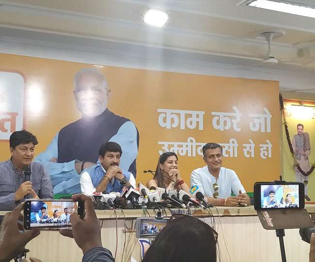 Sapna Chaudhary ने पहली ही प्रेसवार्ता में दिल्&zwj;ली के सीएम को निशाने पर लिया, कहा- मुझे केजरीवाल पसंद नहीं