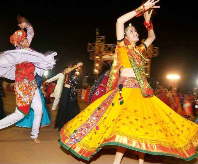 गरबा-डांडिया के साथ गुजरात में होता है नवरात्रि का आगाज़, जानें और क्या है खास -