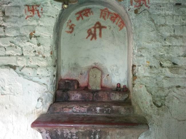 शिव मंदिर से पार्वती-गणेश की मूर्ति चोरी
