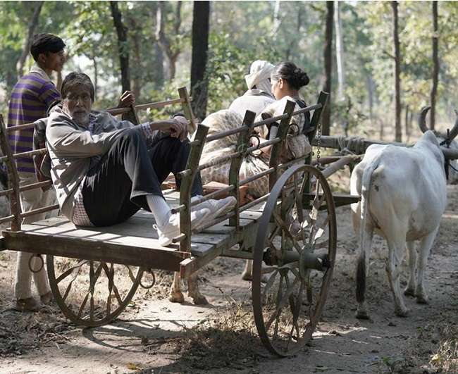 बड़े दिनों के बाद गाँव की खटिया का आनंद लूटा और बैल गाड़ी की सवारी का -  अमिताभ बच्चन - Amitabh bachchan is shooting for the film Jhund