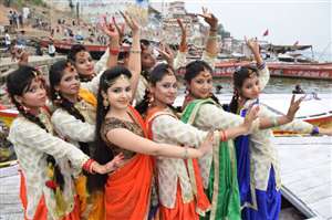 पंजाबी गीतों पर कलाकारों संग झूमते रहे दर्शक