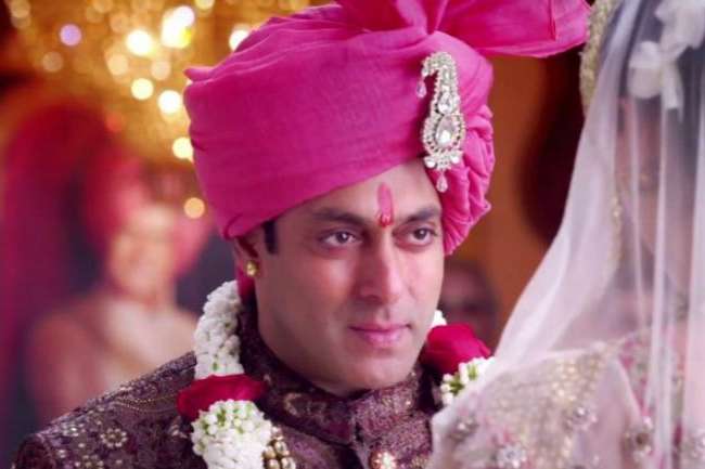 Salman Khan की 'शादी' का Video हो रहा वायरल, इस एक्ट्रेस को पहनाई