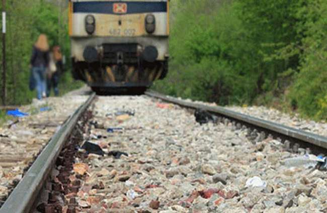 धनबाद में प्रेमी-प्रेमिका ने ट्रेन के आगे कूदकर की आत्महत्या -Lover-girlfriend commits suicide by jumping in front of train in Dhanbad