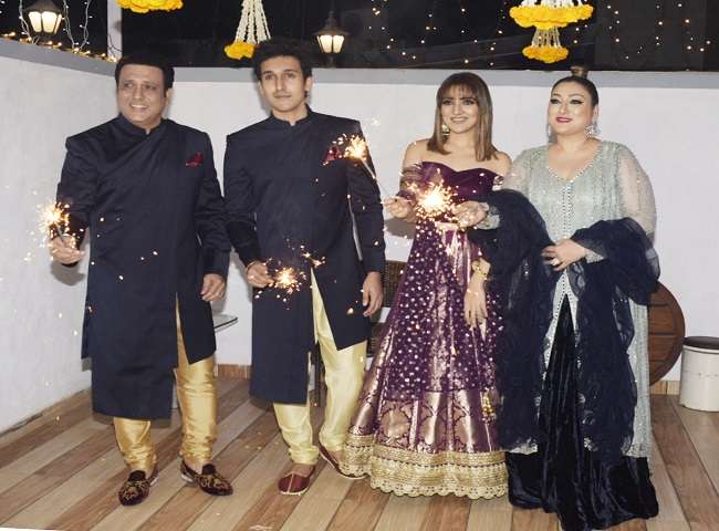 गोविंदा की दिवाली रही सबसे ख़ास, परिवार संग दिखा उनका शाही अंदाज़, देखें  तस्वीरें - Govinda celebrating Diwali with family in photos in news for  Rangeela Raja