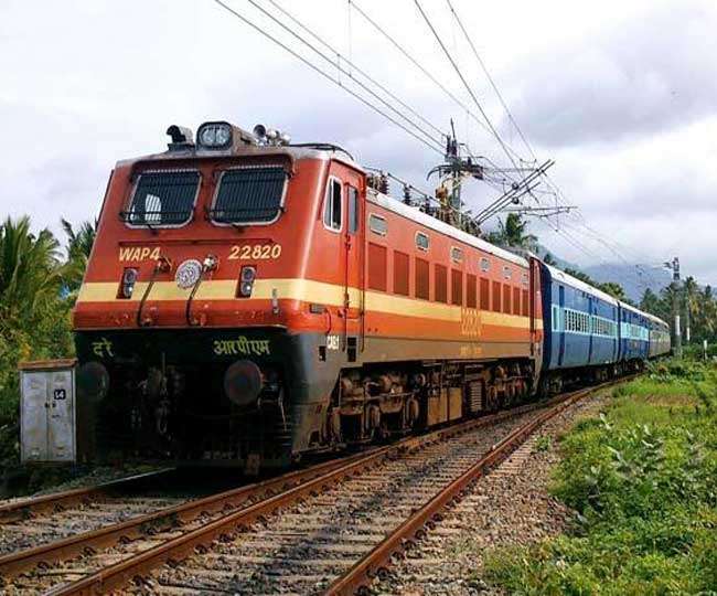 रेलवे ने जारी की गाइडलाइन, अब रेल यात्री अपना कन्फर्म टिकट किसी और को दे सकेंगे