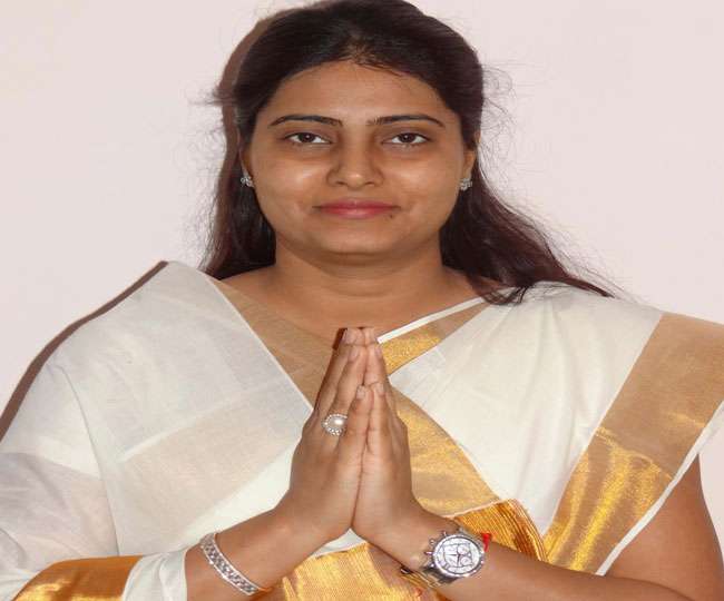 Modi minister Anupriya Patel met her mother in Kanpur