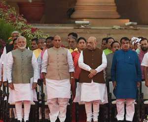 दोहरी चुनौती से रूबरू नई मोदी सरकार, प्रचंड बहुमत के बाद अब उम्मीदों का पहाड़