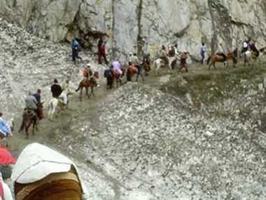 क्‍यों रोकी गई अमरनाथ यात्रा - Jammu-Srinagar National Highway stopped off ' Amarnath Yatra'
