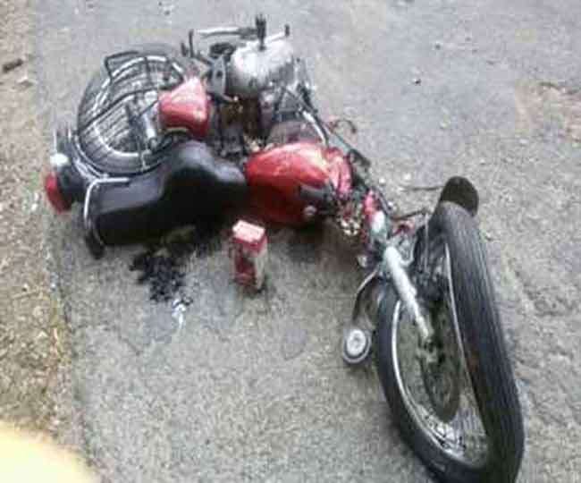 सड़क किनारे खड़ी ट्रैक्टर ट्रॉली से टकराई बाइक, युवक की मौत