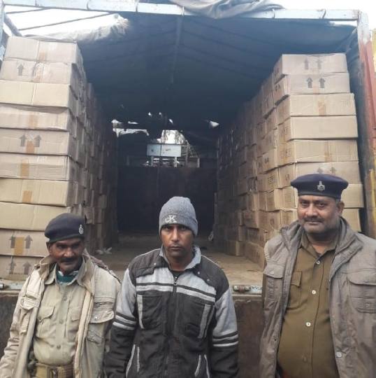 हरियाणा से आ रहे ट्रक से 10704 बोतल शराब बरामद