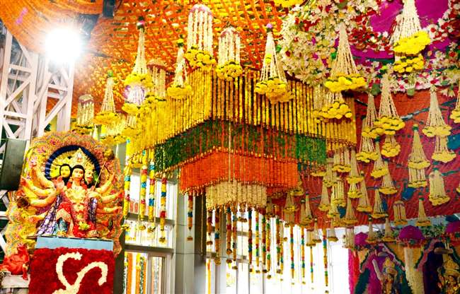 One lakh devotees reach mata vaishno devi bhawan in the first week of Navratri