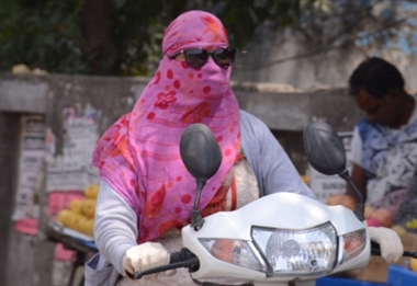 गर्मी ने किया लोगों का हाल बेहाल