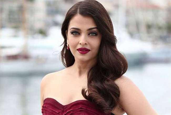 Aishwarya Rai's sexy Watch AD posters removed from a Malaysian store?