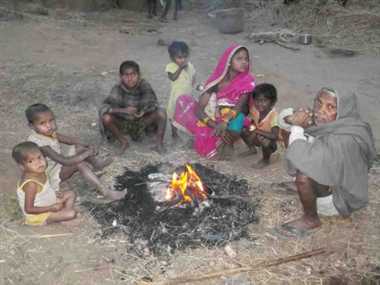 अलाव से ठंड भगाने की जद्दोजहद शुरू