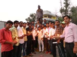 कैंडिल मार्च निकाल बीटीसी प्रशिक्षुओं ने जताया शोक