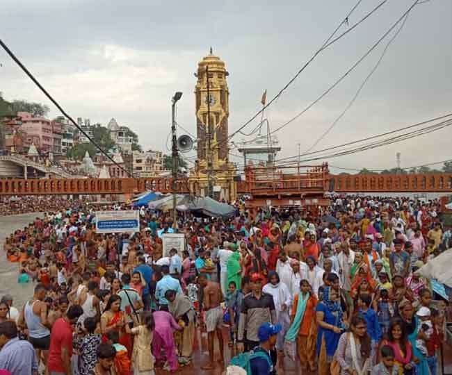 हरिद्वार में गंगा दशहरा पर उमड़ा आस्था का सैलाब, श्रद्धालुओं ने लगाई गंगा में डुबकी