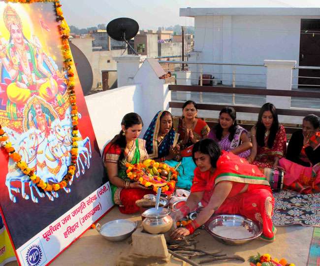 छठ महापर्व: निर्जला व्रत रख मनाया खरना, 13 नवंबर को सार्वजनिक अवकाश घोषित